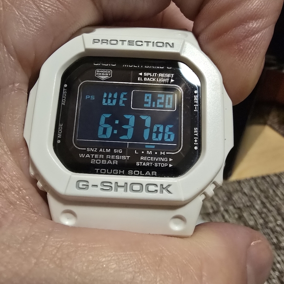 Near Mint! White Casio G-Shock GW-M5610MD-7 . Multi Band 6 Solar - Picture 4 of 13